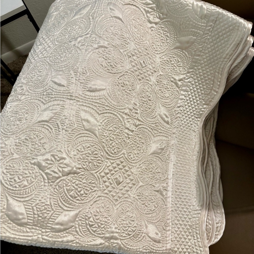 Ivory Full Size Blanket